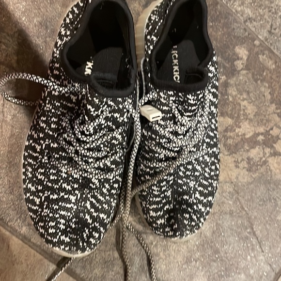 Light up shoes, but don’t know if they work - Picture 3 of 13